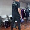 Jersey tipo baseball bachata lover para hombre color negro vista de espalda 3