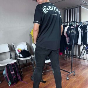 Jersey tipo baseball bachata lover para hombre color negro vista de espalda 4