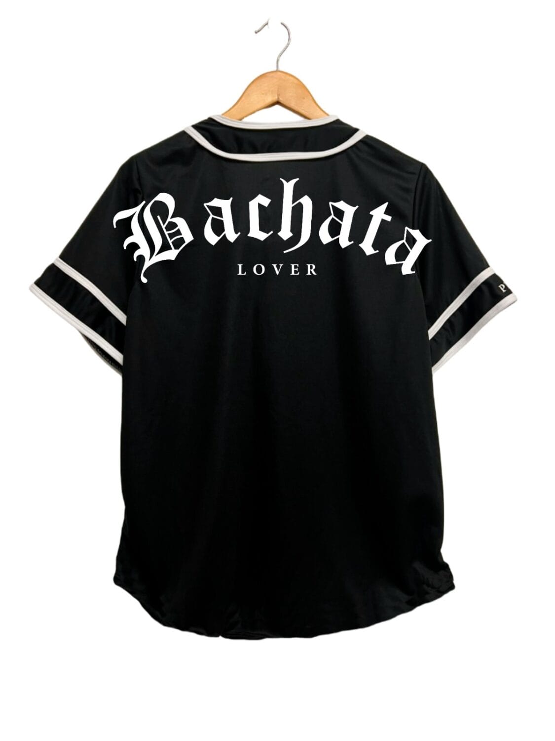 Jersey tipo baseball bachata lover para hombre color negro vista de espalda 1