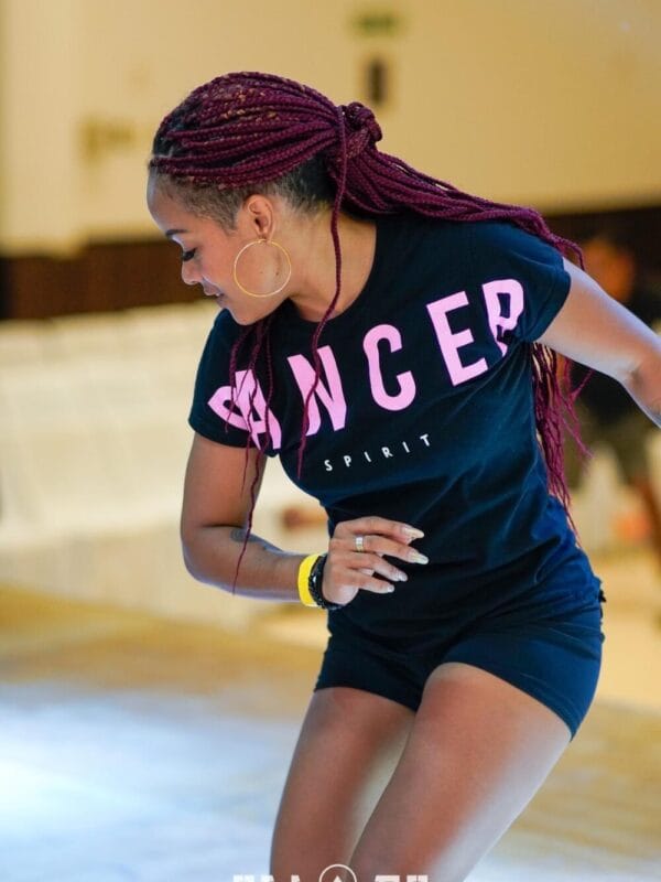 Playera para mujer DANCER SPIRIT color negro con rosa