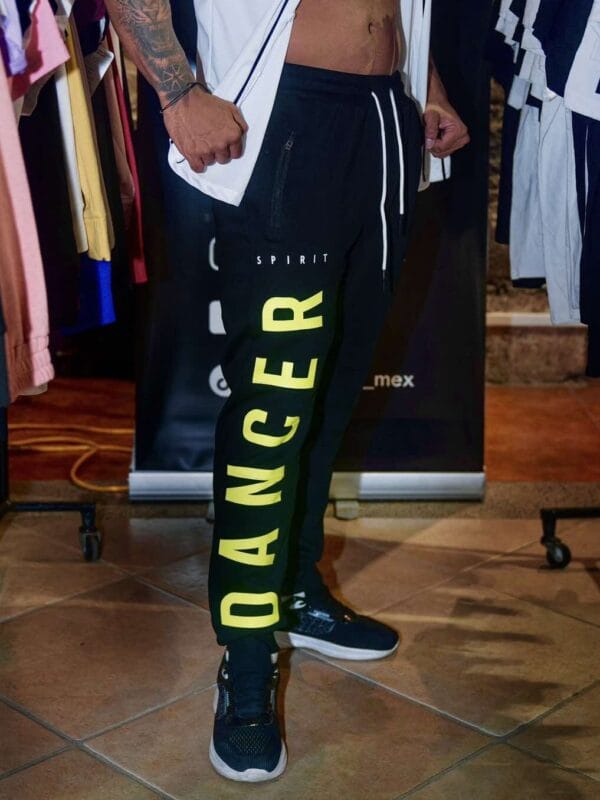 Pants Dancer spirit  Jogger negro con amarillo