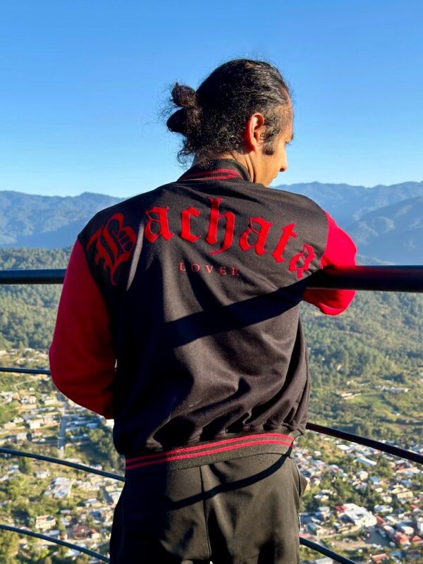 Chamarra Colegio Bomber BACHATA LOVER rojo con negro unisex