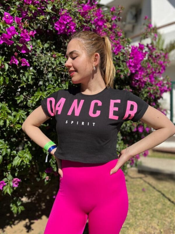 Crop Top DANCER color negro con rosa