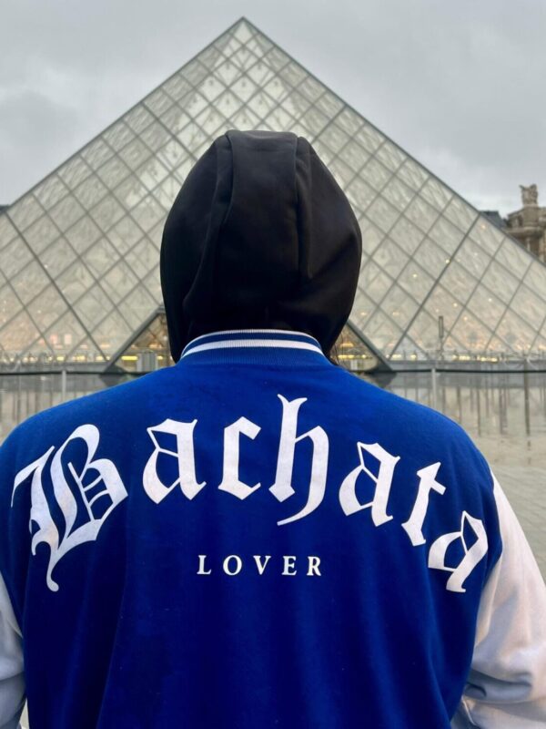Chamarra Colegio Bomber BACHATA LOVER azul con blanco unisex