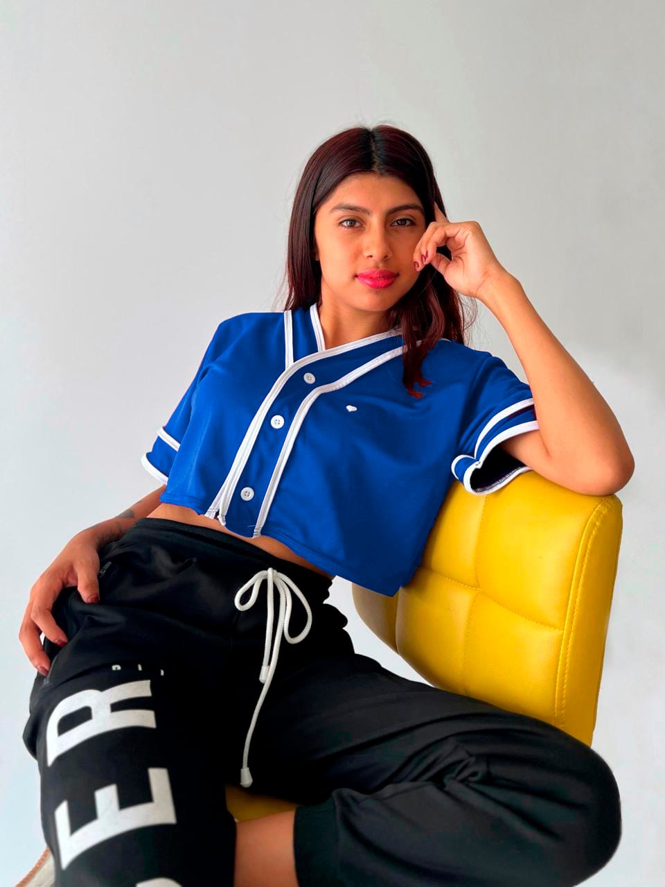 jersey crop top para mujer color azul rey salsa bachata lover vista de frente 1