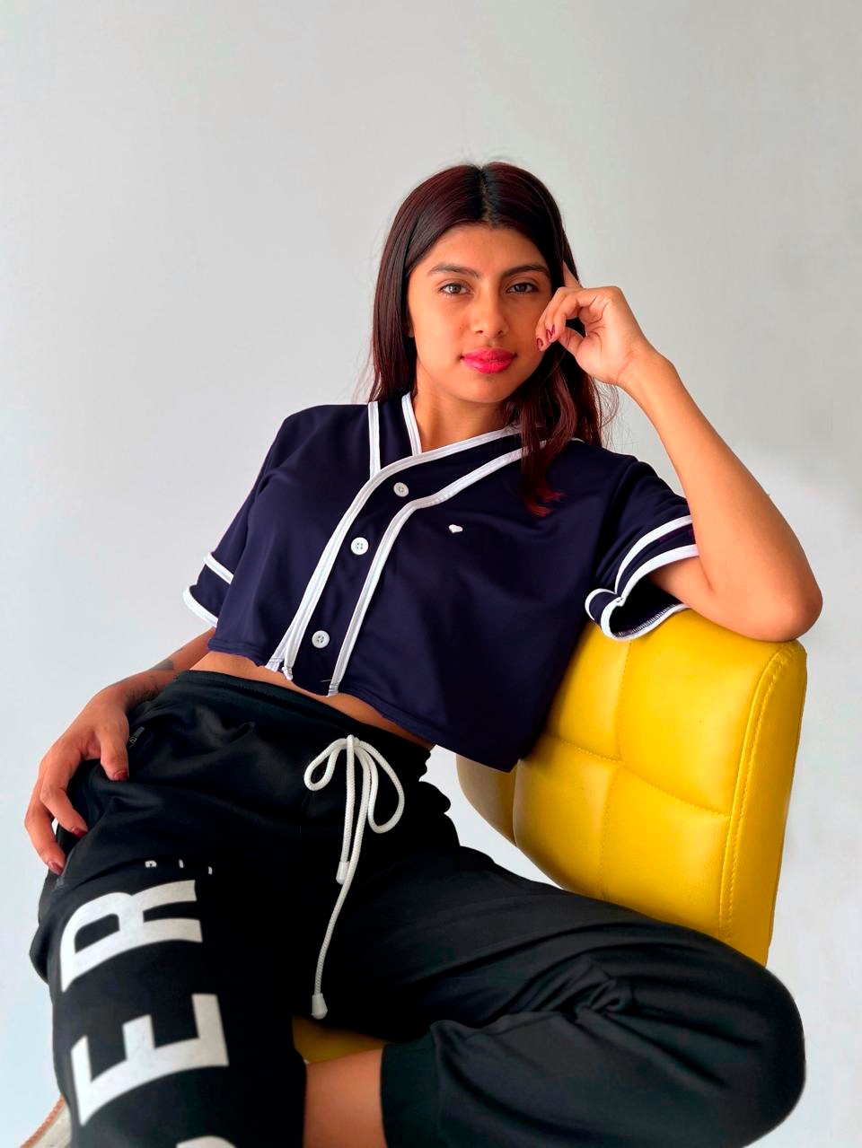 jersey crop top para mujer color azul marino salsa bachata lover vista de frente 2 mara