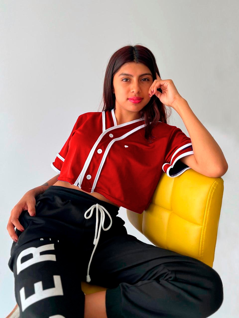 jersey crop top para mujer color rojo salsa bachata lover vista de frente 2 mara