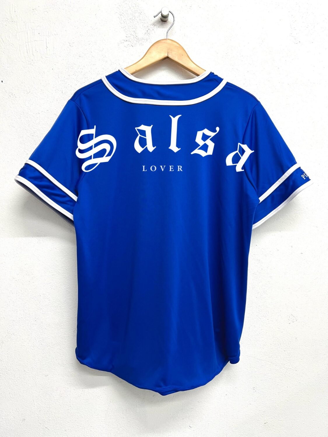 casaca jersey salsa lover tipo baseball en color azul rey vista de espalda 1