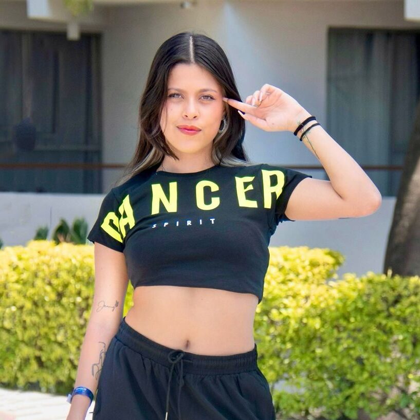 dancer spirit negra amarillo neon mujer 2 e1764786291515