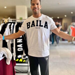 T-shirt Men Playera BAILA con el Corazon blanco Hombre