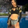 crop top negro dama con cierre con letras doradas dancer spirit frente 5