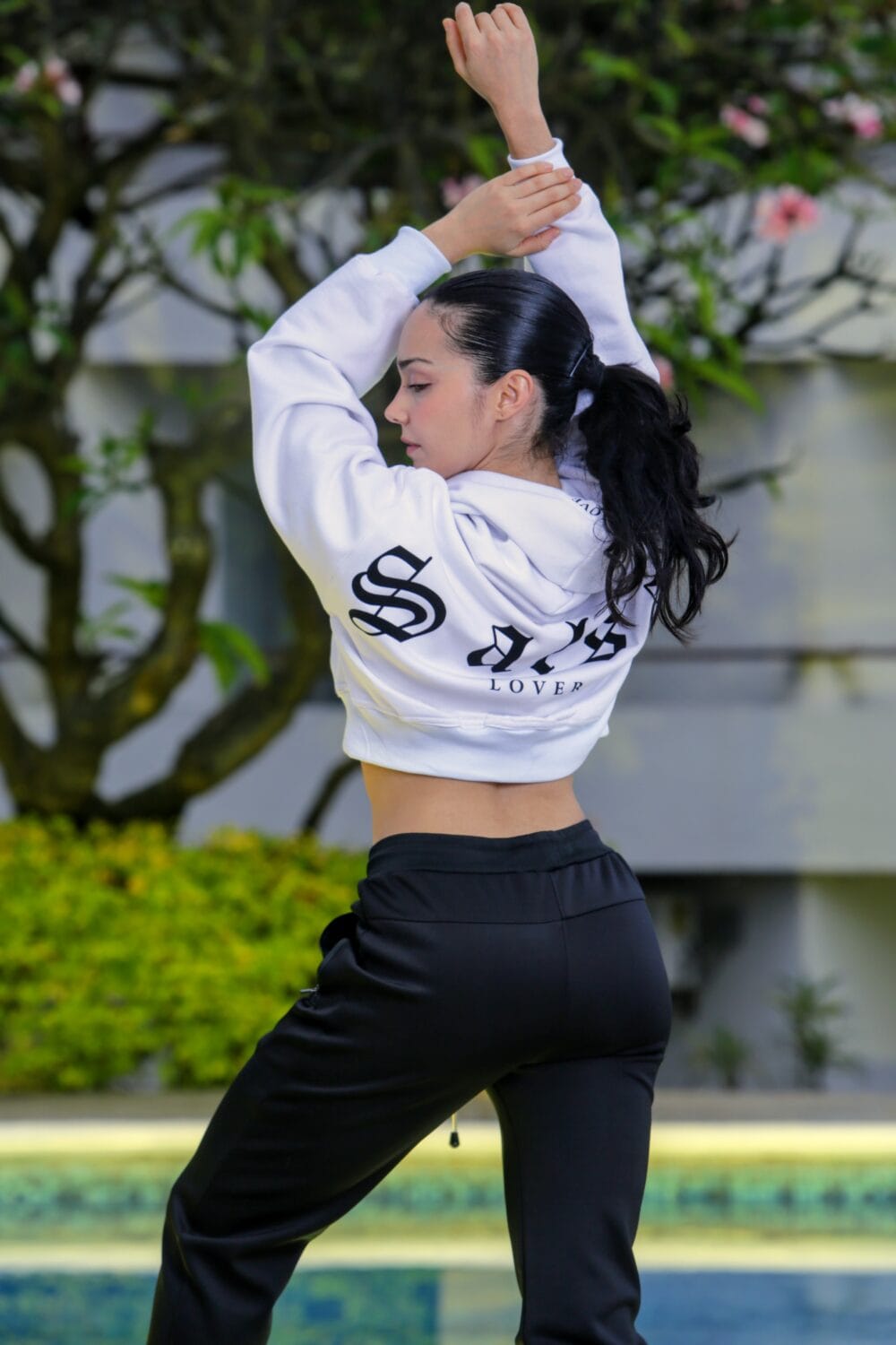 sudadera crop top blanca oversize salsa lover